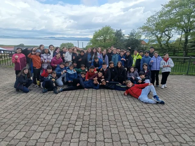 Los alumnos de 5º de Primaria disfrutan de una semana en Corconte. Después de los juegos de multiaventura, ahora toca la merienda. Lo estamos pasando muy bien y aún nos queda mucho día. Mañana vamos a Cabárceno.

#SomosLaSalle #LaSalle #MiraMásAllá #ILSA_Primaria #Coronte #TiempoDeCuidarTiempoDeCrear