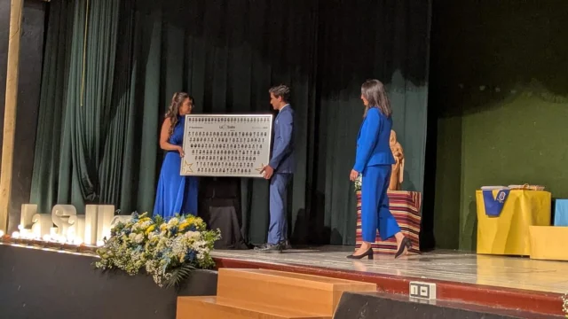 Hace unos días vivimos uno de los momentos más emocionantes para nuestros ahora exalumnos de Bachillerato: la graduación de 2° Bachillerato. Un momento cargado de nuevos proyectos y deseos de todos los que les hemos acompañado por sus etapas educativas. ¡¡Estamos orgullosos de vosotros!!
#graduaciónbachillerato🎓 #somoslasalle #miramásallá
