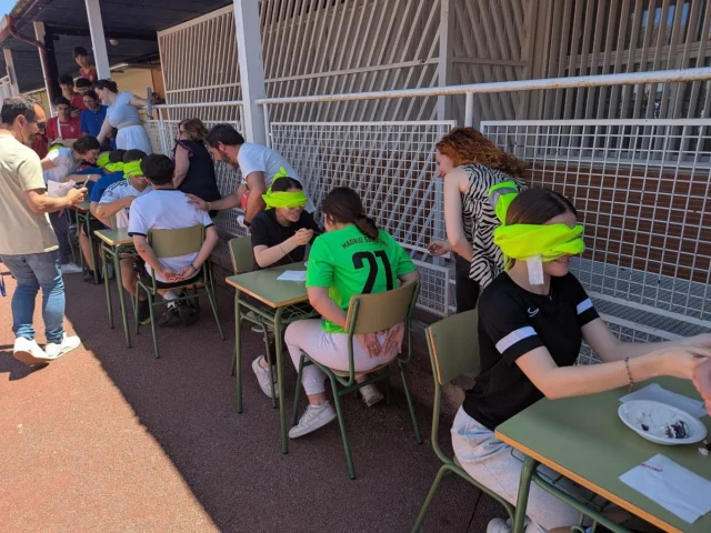 ¡Competición Intercurso en 1º de Bachillerato!
Hoy los alumnos de 1º de Bachillerato han disfrutado de un día lleno de retos y diversión con partidas de Kahoot y juegos en el patio. ¡Una jornada para recordar!

#CompeticiónIntercurso 🔥#1Bachillerato 📚
#Kahoot 🎮
#JuegosEnElPatio 🏃‍♂️
#DiversiónYAprendizaje ✨
#Competencia 🏆
#Amistad 🤝