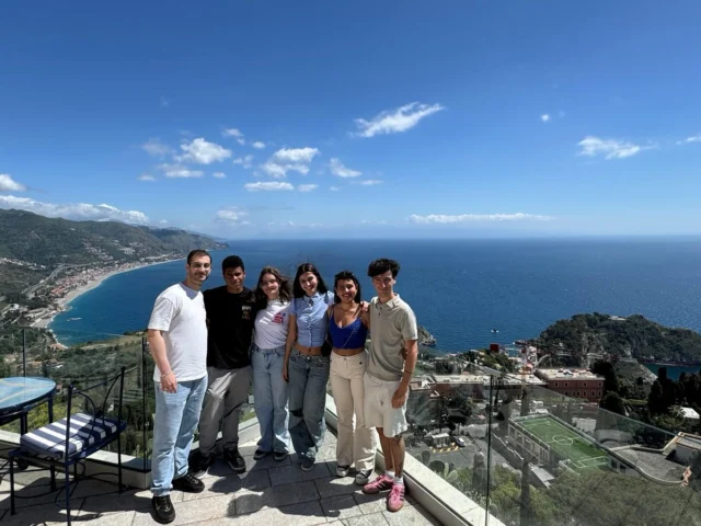 ¡FP te lleva lejos! 🌍✈️ Descubre cómo les va a nuestros Erasmus en la web del cole! 🔗 #ErasmusFP 
#FPEuropa