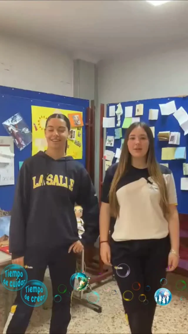 Estas alumnas de la ESO nos muestran su visión de nuestro lema "Tiempo de Crear Tiempo de Cuidar", en el que crear un entorno para cuidar a los demás y donde poder estar todos juntos y a gusto.

¡Gracias!

#SomosLaSalle #LaSalle #MiraMásAllá #TiempoDeCrearTiempoDeCuidar #CuidarALosDemás