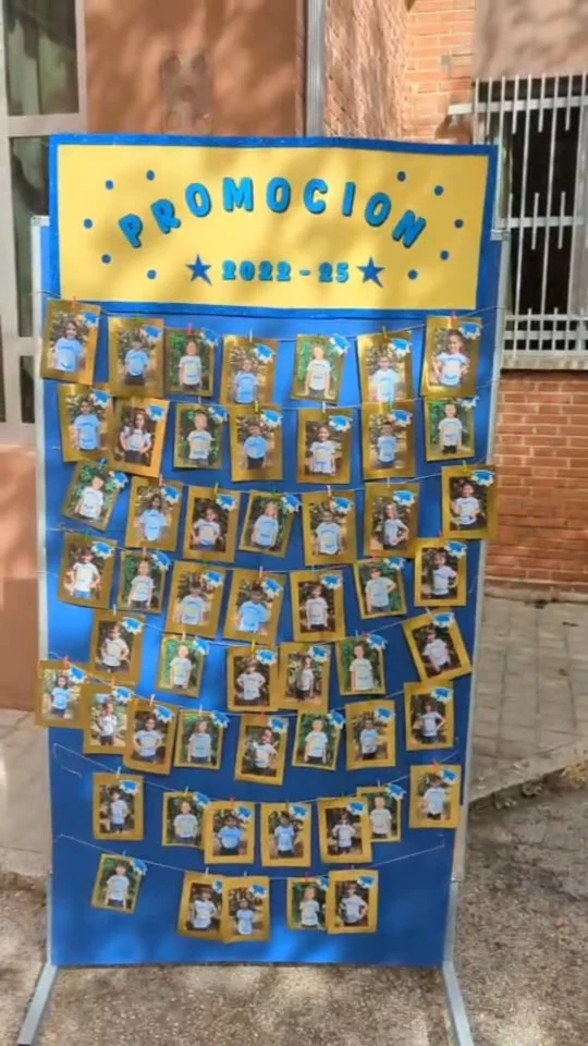 Ayer se celebró un GRAN paso de los niños y niñas de 3° Infantil. 

Una ceremonia junto a familia, amigos y profesores que les han acompañado en sus primeros años en el cole.

3 años llenos de juegos, risas y aprendizajes. Y en este día, cierran una etapa para comenzar una nueva aventura en Primaria. 

Llevan sus mochilas llenas de sueños, curiosidad y valores, y ya están listos para seguir creciendo y descubriendo el mundo.

Os deseamos lo mejor en vuestra nueva etapa ⭐

#SomosLaSalle #LaSalle #ILSA_Infantil #MiraMásAllá #PasoAPrimaria #TiempoDeCuidarTiempoDeCrear