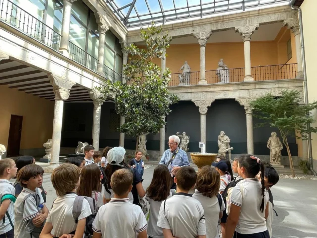 Los alumnos de 3º de primaria cerramos el proyecto “Ven y cuéntalo” con la visita al museo de San Isidro. De Madrid. Somos parte de nuestra historia, no perdamos la memoria… 
#somoslasalle #museosanisidro