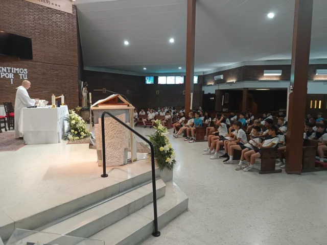 Compartimos las eucaristías del tercer trimestre. Los alumnos de 3º, 4º, 5º y 6° de Primaria. Nuestros alumnos de 4° ya hacen su segunda o tercera comunión. 
¡Que Dios siga en vuestras vidas siempre! #eucaristía #somoslasalle