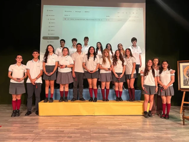 El pasado viernes despedimos a los finalistas de 4°ESO como se merecen. Fue una mañana llena de buenos bonitos deseos del resto de cursos de la ESO, de sus profes, tutores y familias. Esperamos seguir viéndoos CRECER ⭐️

#SomosLaSalle #LaSalle # ILSA_ESO #Finalistas #MiraMásAllá #TiempoDeCuidarTiempoDeCrear