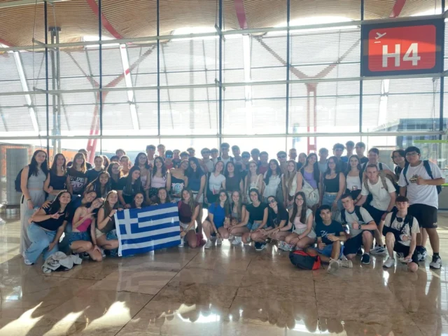 📸✈️ ¡Nuestros alumnos de 1.º de Bachillerato ya están rumbo a Grecia!
Con mucha ilusión y las maletas llenas de ganas de aprender, vivirán una experiencia inolvidable en su viaje de fin de curso. 🇬🇷🌍
Cultura, historia, amistad y recuerdos para toda la vida. ¡Buen viaje, chicos!
#LaSalleEnGrecia #ViajeDeFinDeCurso #SomosLaSalle #ExperienciasQueMarcan