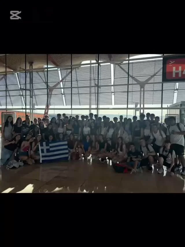 Pequeño resumen del viaje de 1° Bachillerato a Grecia 🇬🇷 Qué feliz manera de terminar un curso de trabajo y esfuerzo. ¡Feliz verano! 
#tiempodecuidartiempodecrear
#somoslasalle #grecia #miramásallá #viajefinaldecurso
